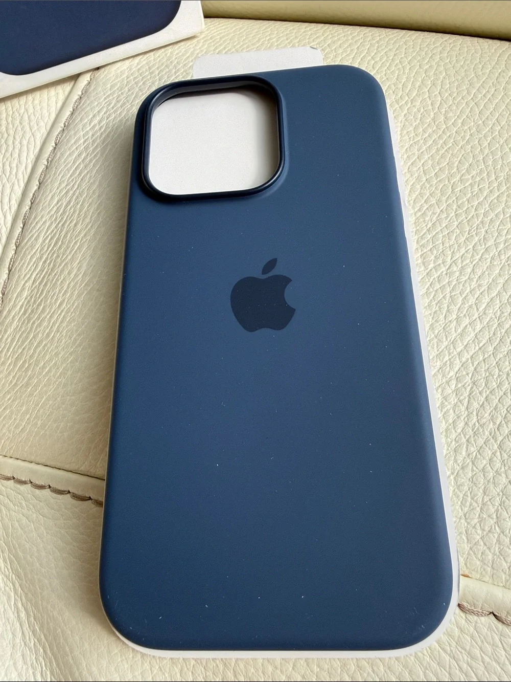 Apple iPhone 16 Pro Silicone Case with MagSafe